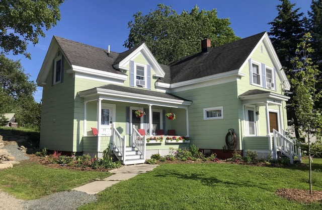 Falls Farmstead 1854 Quinn Cottage Comfy Home Base for Exploring Downeast Maine