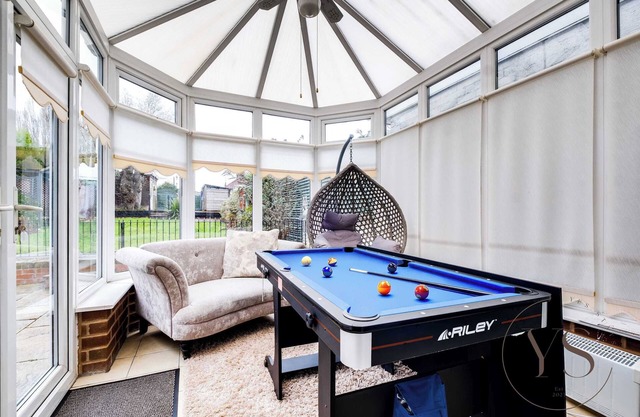 Family 5BR Home - Near M6, Parking & WiFi ❤️