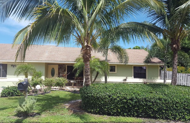 Family and Pet Friendly Tropical Paradise