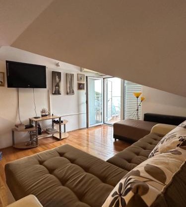 Family Apartment close to Old town! FREE PARKING SPOT