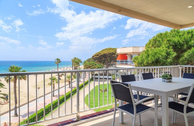 Family beachfront apartments in Cambrils - UHC DMS V