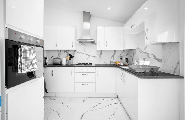 Family/contractors 3 bed House/parking/sleeps 7