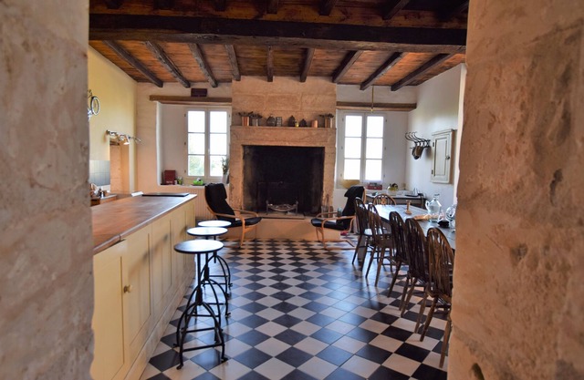Family Farmhouse - Relaxing getaway with large private pool and spacious garden