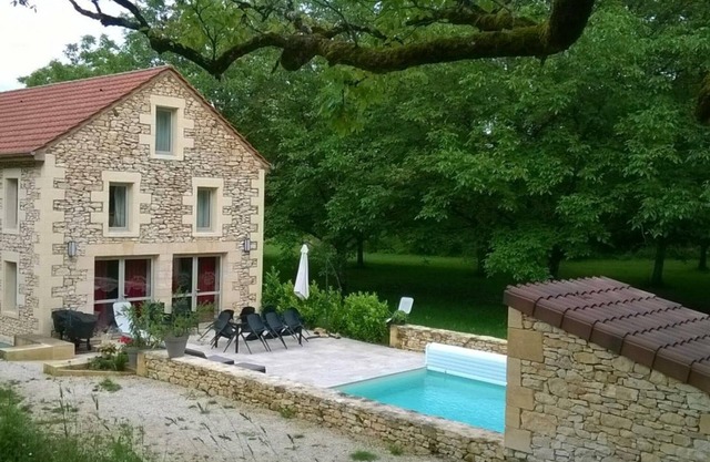 Family-Friendly House with Private Pool, Near Dordogne, Accessible, Pet-Friendly