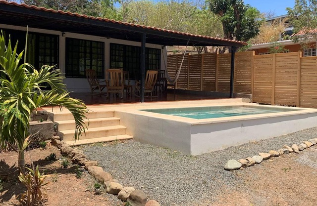 Family friendly surfers paradise with private pool, close to beach, Wi-fi, A/C