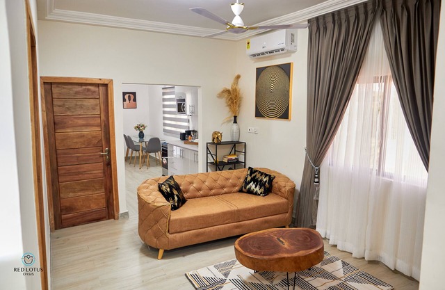 Family Friendly 2 Bedroom Apartment in Accra! Fast Wifi & Longstay Discount