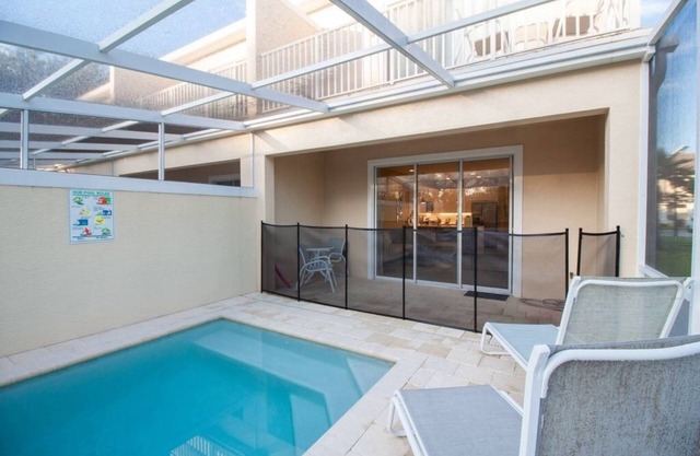 Family-friendly 3-bed, 3-bath villa in Clermont with private pool, near Disney.