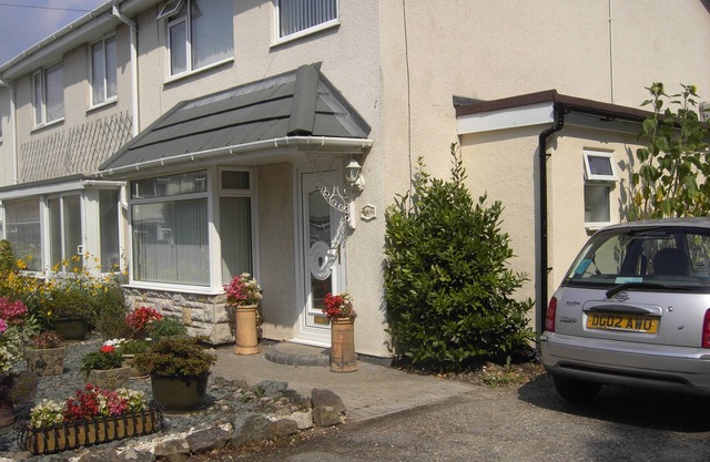 Family friendly 3-bedroom house. . Sleeps 5.