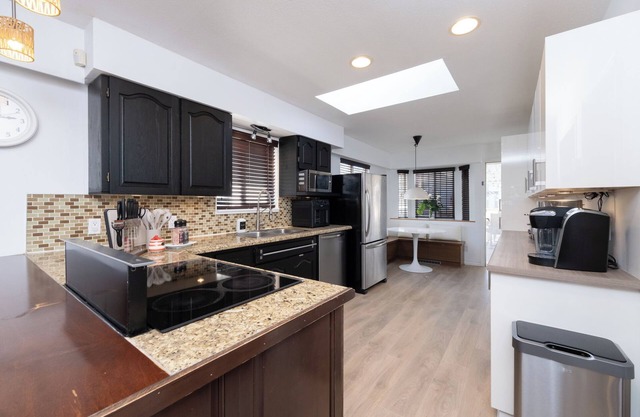 Family friendly 3BR/2BA Vancouver Home with EV Charging – 10 Min to Downtown