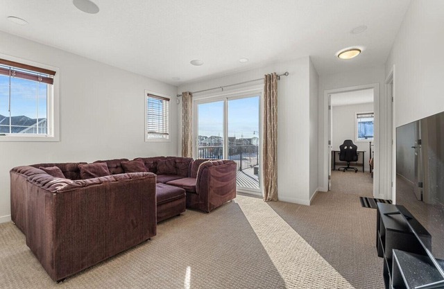 Family-Friendly 3BR: Rockies Fun & Cochrane Charm