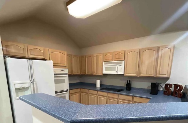 FAMILY FRIENDLY 4 BEDROOM STAY