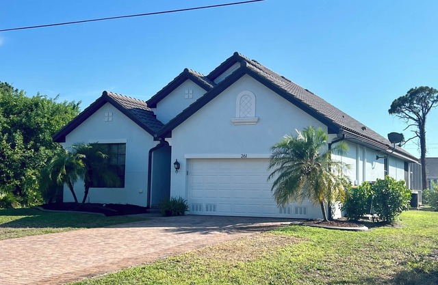 Family Friendly 4 bedroom home with Pool and spa, close to beach