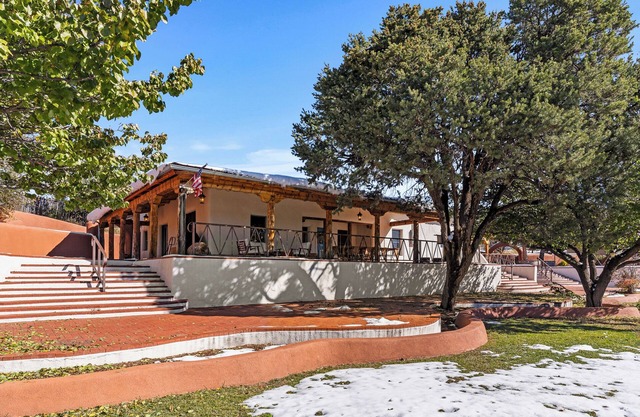 Family Friendly 6-bedroom Compound