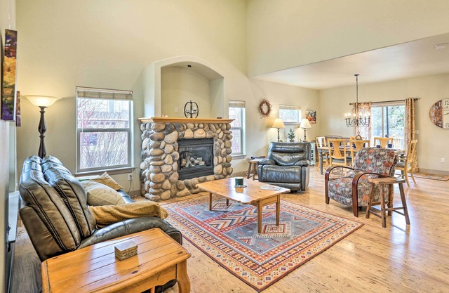 Family-Friendly Bend Home w/Hot Tub & Yard!