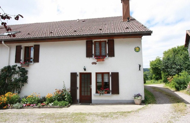 Family-Friendly Countryside Cottage with Modern Amenities, Near Thermal Baths and Nature Spots