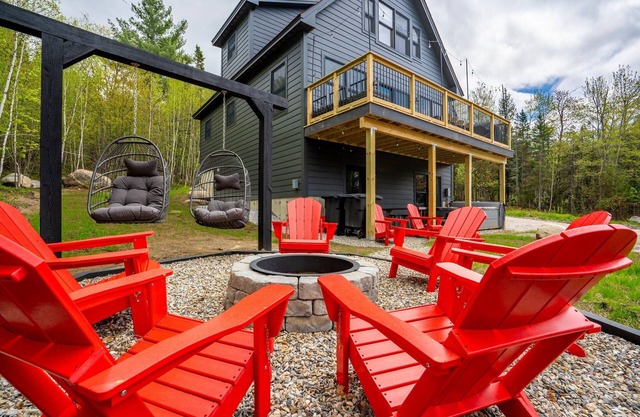 Family Friendly! HotTub! Game Room! Dogs OK! A/C!