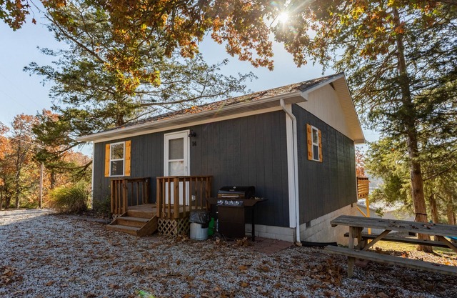 Family Friendly Lake Cabin Near Silver Dollar City With A POOL!