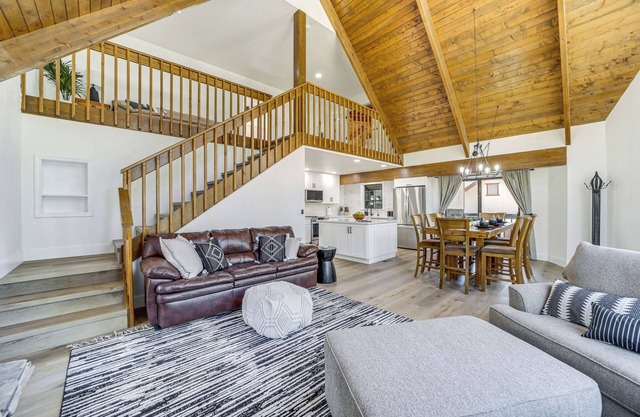 Family Friendly: Modern Cabin in Munds Park!