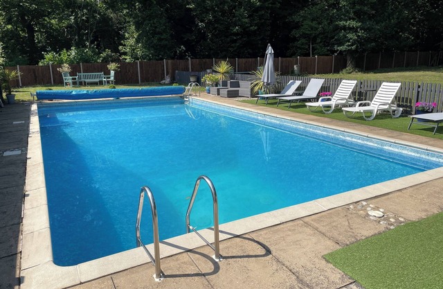 Family friendly Muscovy Suite for 4 with kitchenette. Pet friendly. Outdoor pool