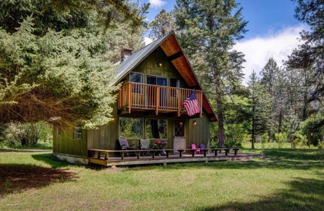 Family-friendly Open & Relaxing South Fork Riverside Retreat