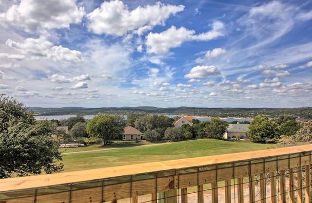 Family Friendly, sleeps 10 (6 adults)