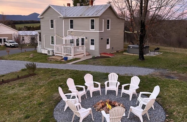 Family Friendly w/Mountain Views, Hot Tub, Fire Pit, 4 mins to Luray Caverns