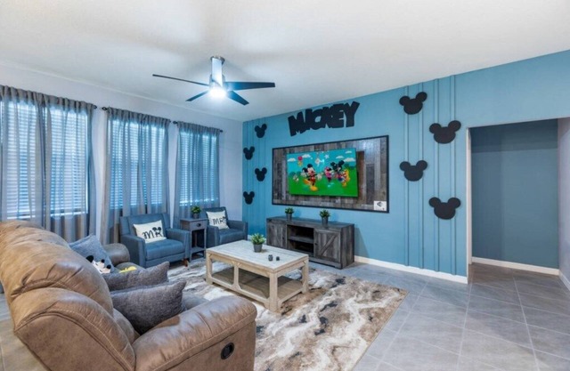 Family Fun Disney & Universal Themed Villa w/pool
