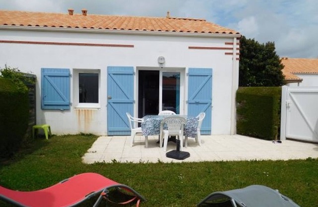 Family Getaway: Private Pool, Close to Beach, Modern Amenities