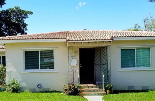 FAMILY Guayabita's House