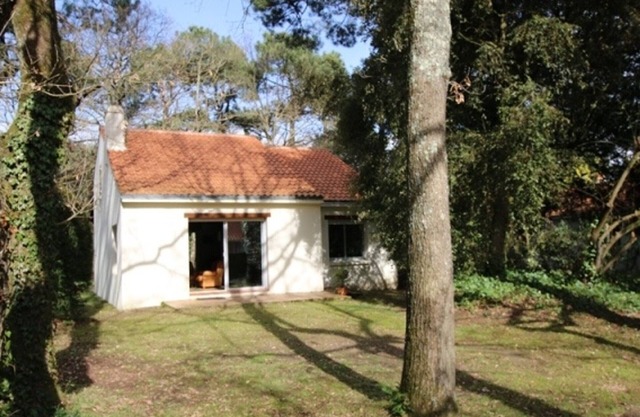 Family house near St Brevin beach, pets allowed, private parking