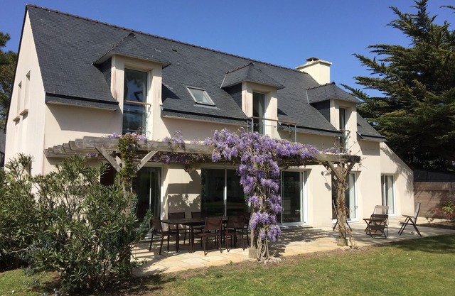 Family home 2 minutes from the beach