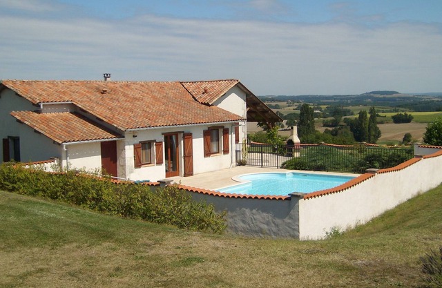 Family Holiday Hamlet - Heated Pools, Golf, Tennis, Creche, 10 mins to beach!