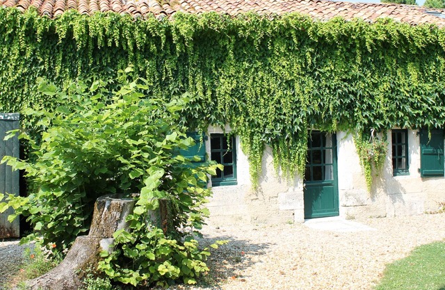 Family Holiday Hamlet - Heated Pools, Golf, Tennis, Creche, 10 mins to beach!