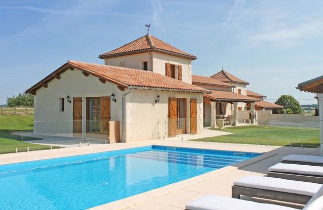 Family Holiday Hamlet - Heated Pools, Golf, Tennis, Creche, 10 mins to beach!