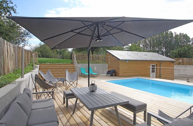 Family home with heated pool, sauna, and Wi-Fi near the sea