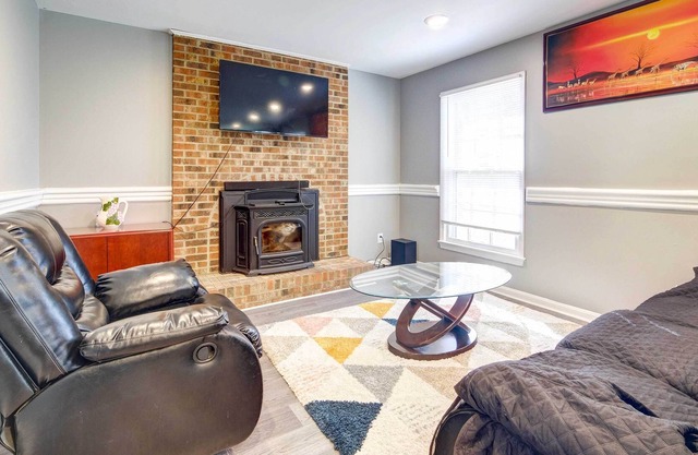 Family Home ~ 18 Mi to DC: Private Deck!