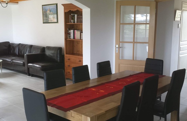 Family Home 2 km from Sauzon, Near Donnant Beach, Sleeps 8