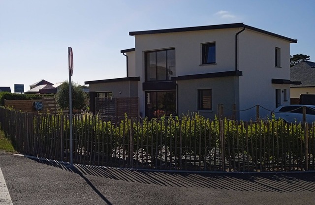 Family home 300 m from Les Amiets beach - Available from 01/08 to 17/08.