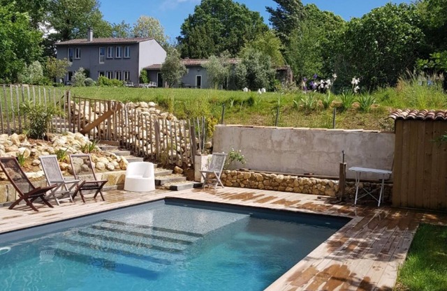 Family home 15 minutes from Bordeaux in a green setting