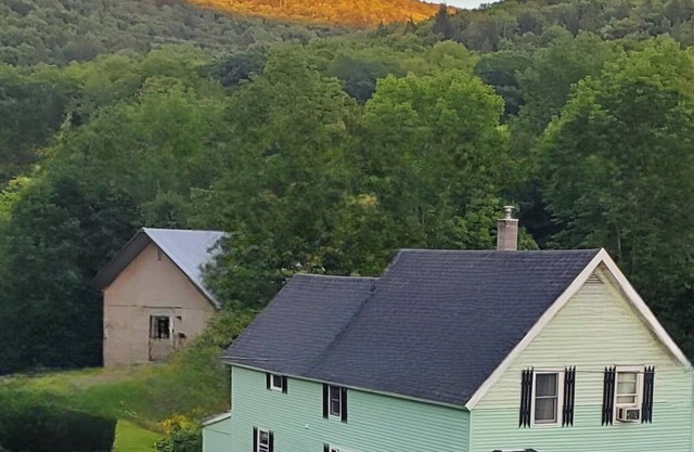 Family Home in the mountains. Get out and explore!