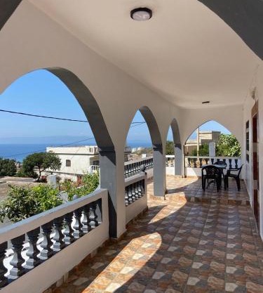 Family home - Large terrace 10 min from the beach