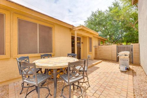 Family Home with Community Perks - 8 Mi to Chandler!