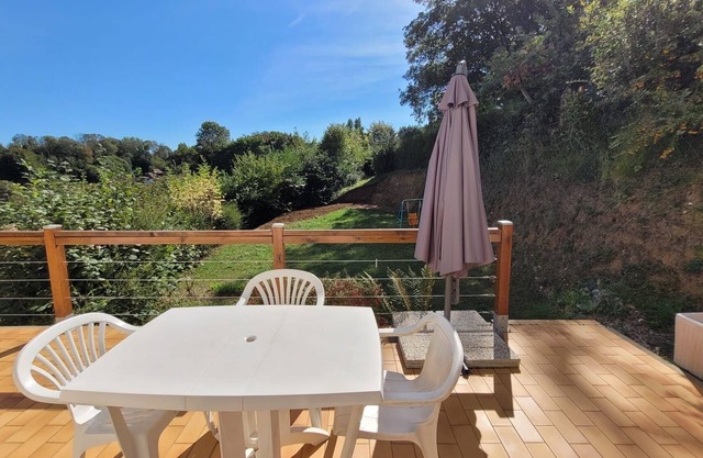 Family house 5min walk from the sea with Jacuzzi