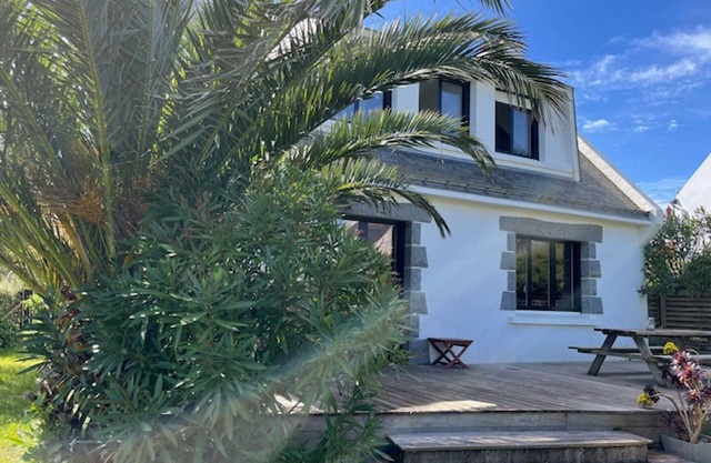 Family house near Groix beach, garden and garage