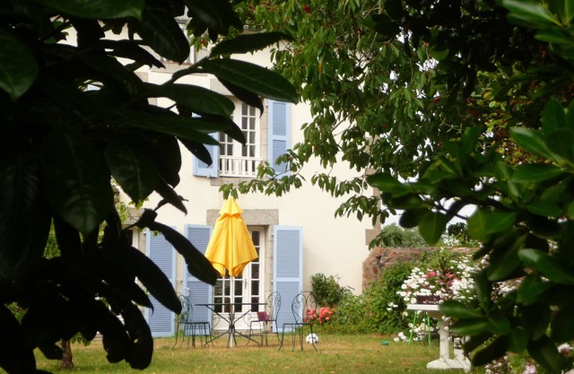 Family house NEAR RANCE, South facing garden
