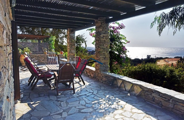 Family house with a sea view for rent in the area of Koundouros