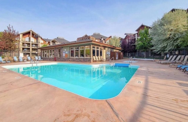 Family Mountain Condo | 5 min walk to beach | Pool
