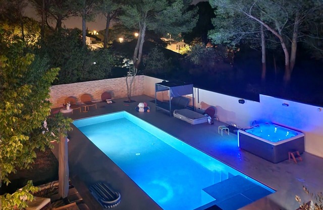 Family property +independent studio on 1400m2/7 bdrms/pool 13m+spa