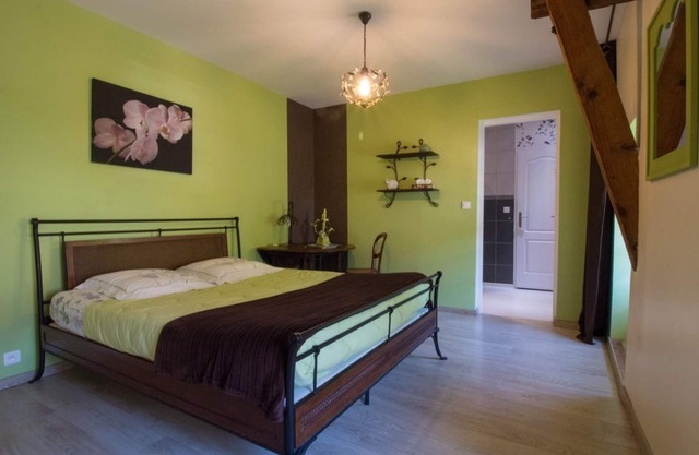 Family room-Suite-Ensuite with Shower