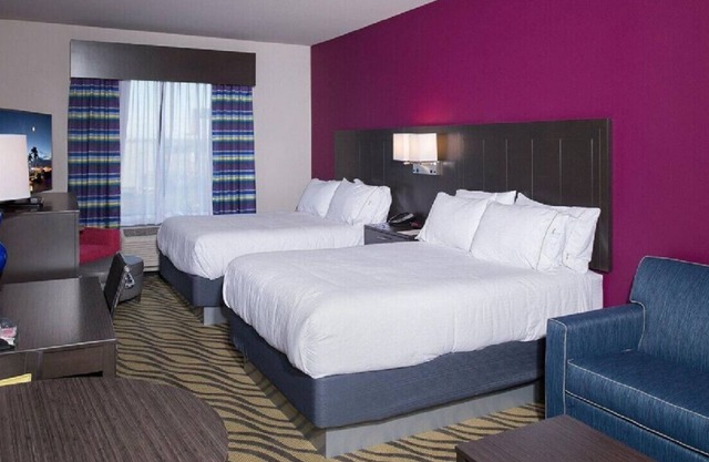 Family Stay in a Stylish Suite! Free Breakfast!
